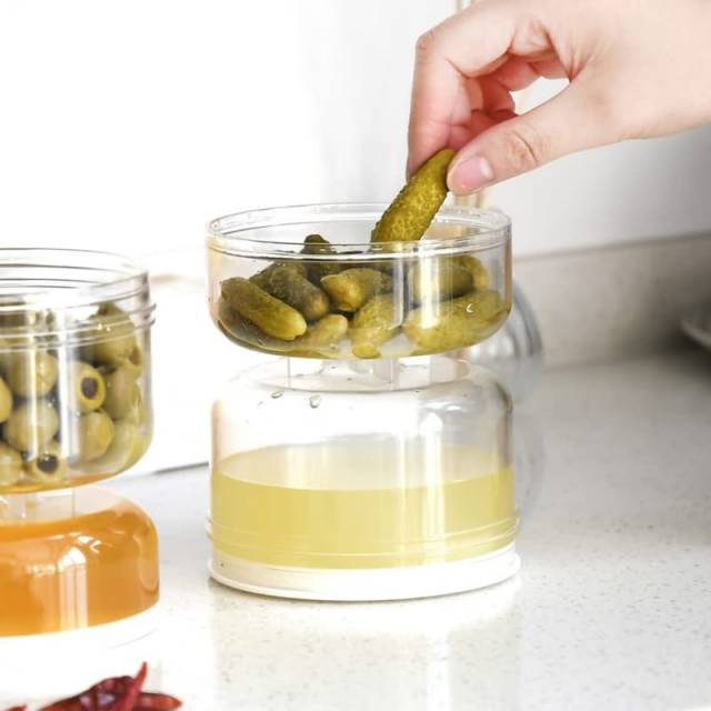 Tarro de pepinillos y aceitunas con colador y tapa hermtica