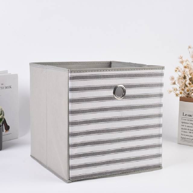 Caja de almacenamiento de tela a rayas alta
